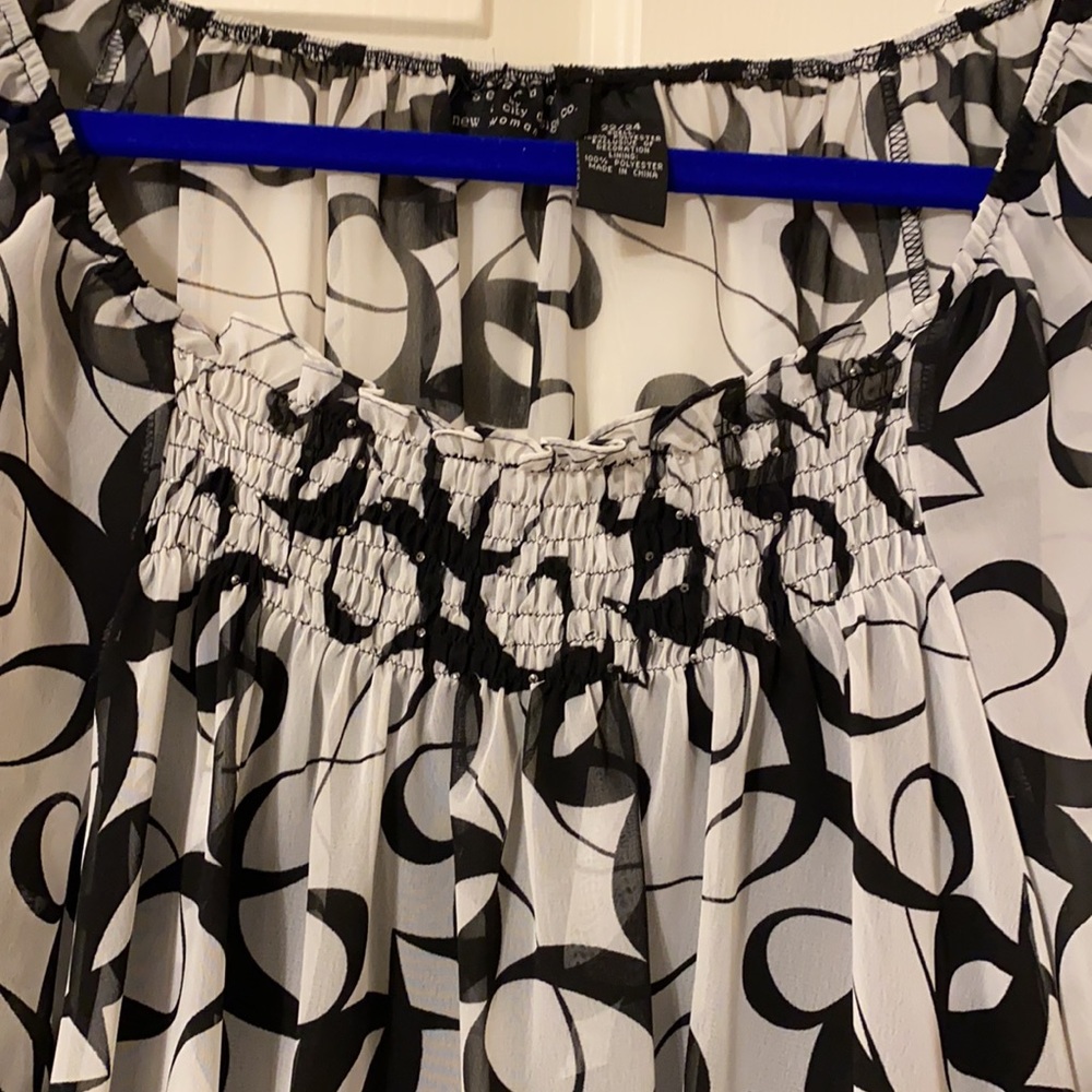 New York City Design Co. women’s top - Picture 3 of 6